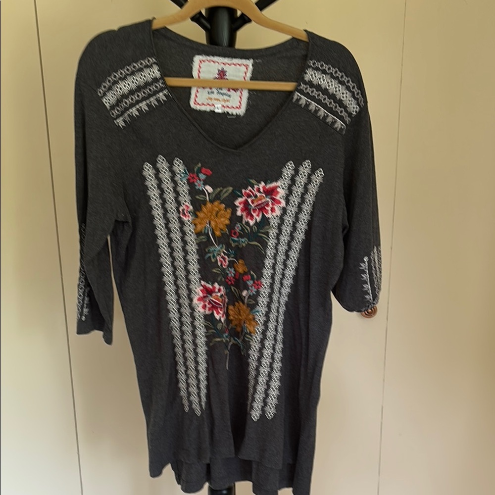 Johnny Was Gray Floral Embroidered Top